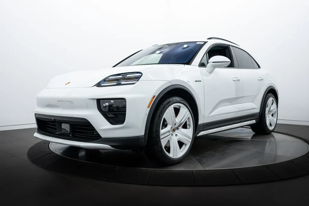 2025 Porsche Macan Electric photo 1