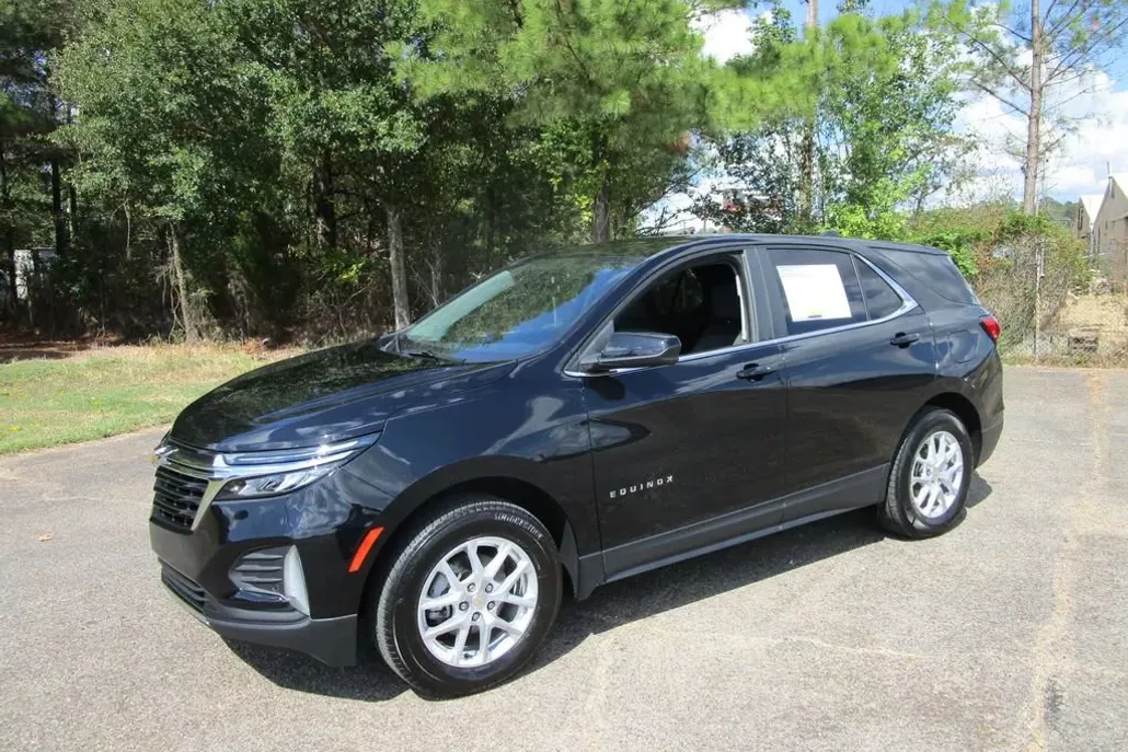 2024 Chevrolet Equinox LT photo 1