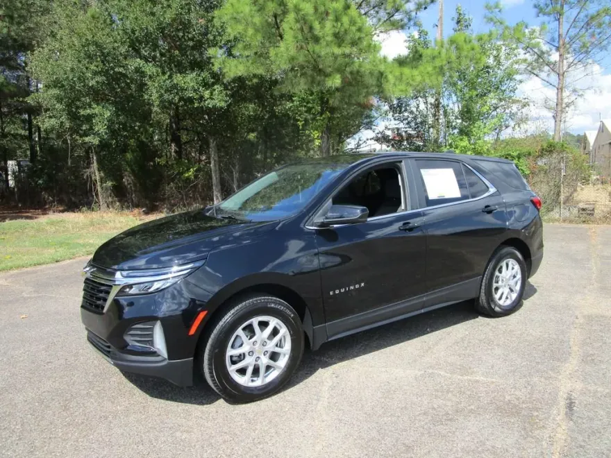 2024 Chevrolet Equinox LT photo 1