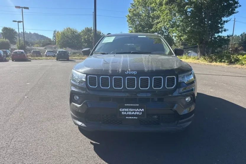 2024 Jeep Compass Latitude photo 1