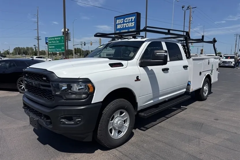 2024 Ram 3500 Tradesman photo 1