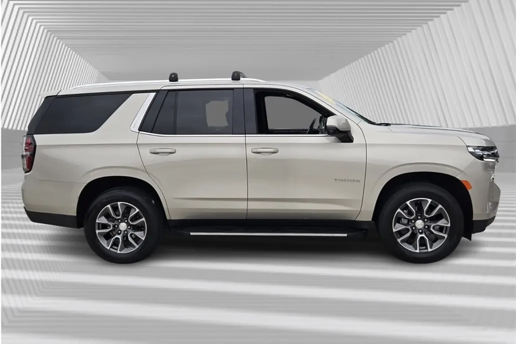 2022 Chevrolet Tahoe LT photo 1