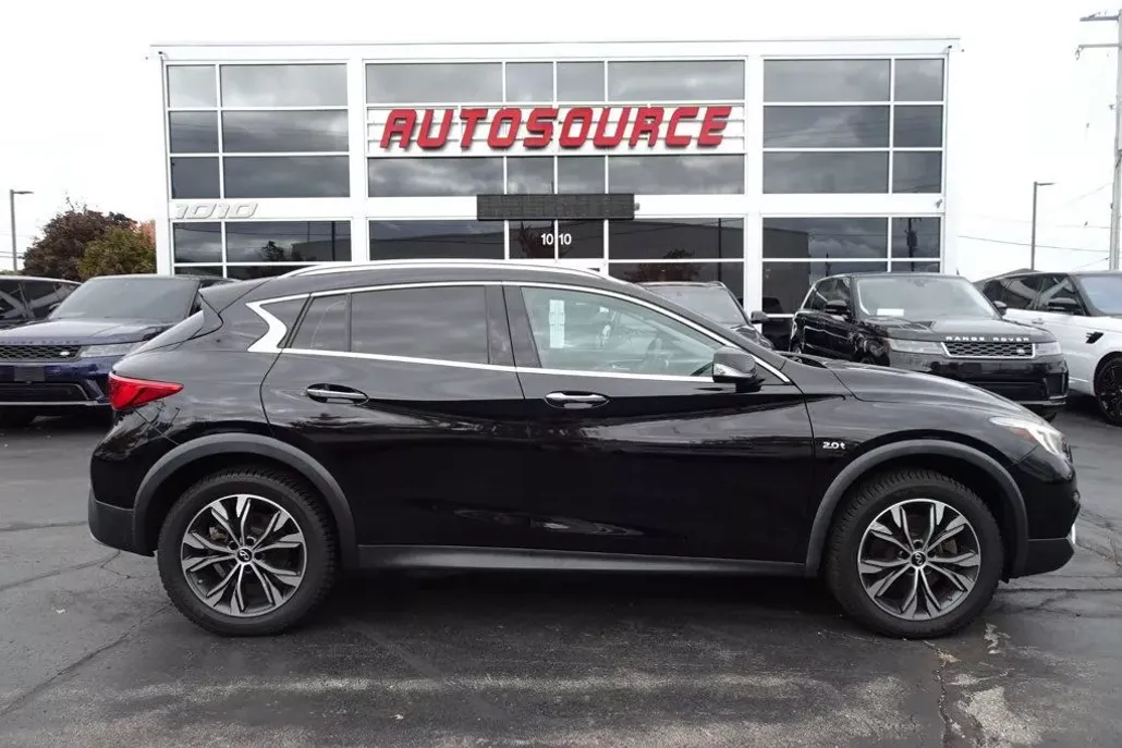 2018 Infiniti QX30 photo 1