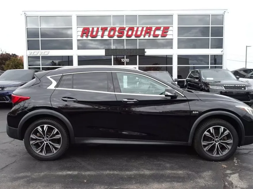 2018 Infiniti QX30 photo 1