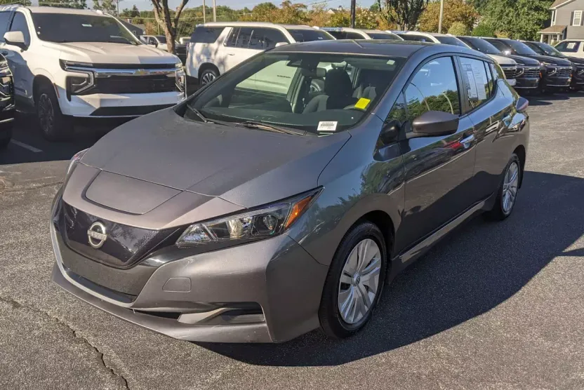 2023 Nissan Leaf S photo 1