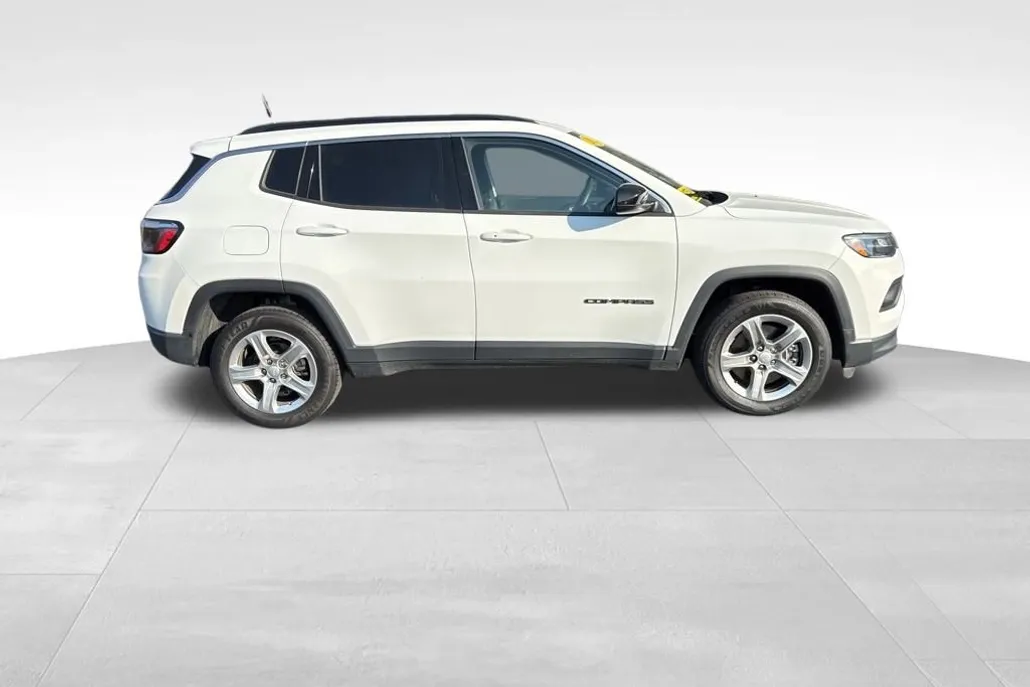 2023 Jeep Compass Latitude photo 1