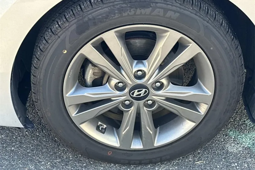 2017 Hyundai Elantra SE photo 1