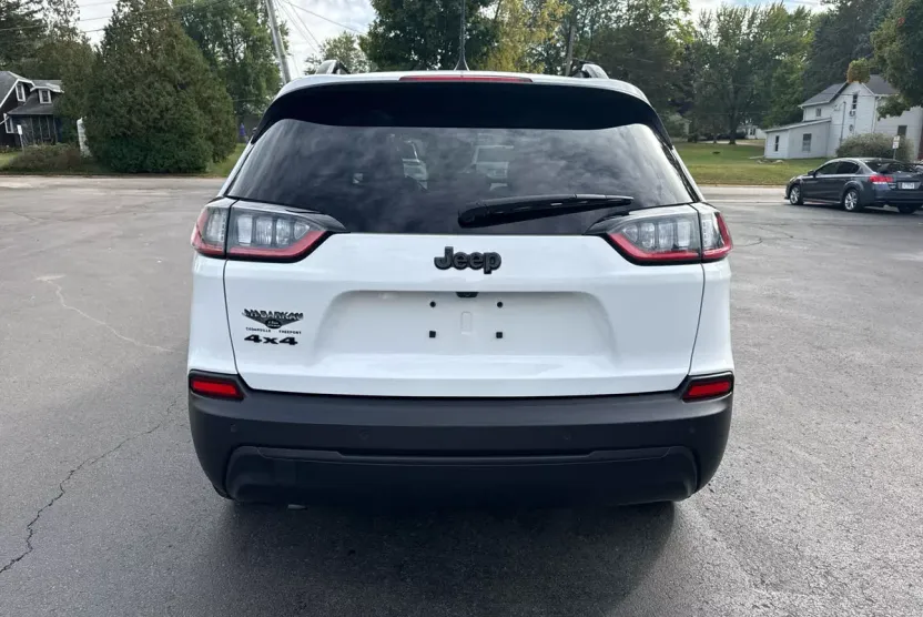 2023 Jeep Cherokee Altitude Lux photo 1