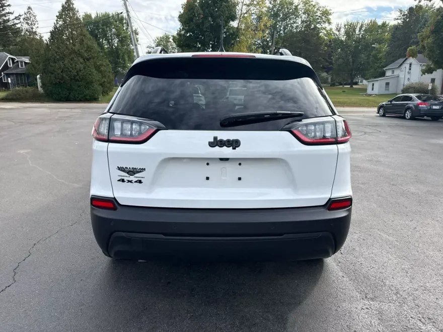 2023 Jeep Cherokee Altitude Lux photo 1