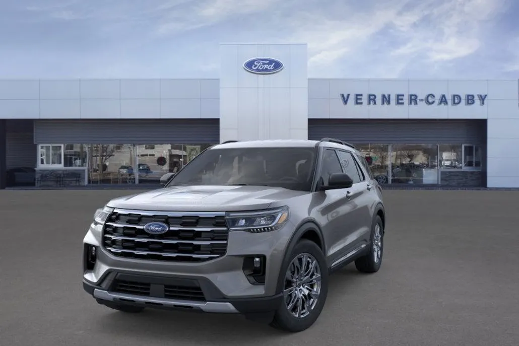 2025 Ford Explorer photo 1