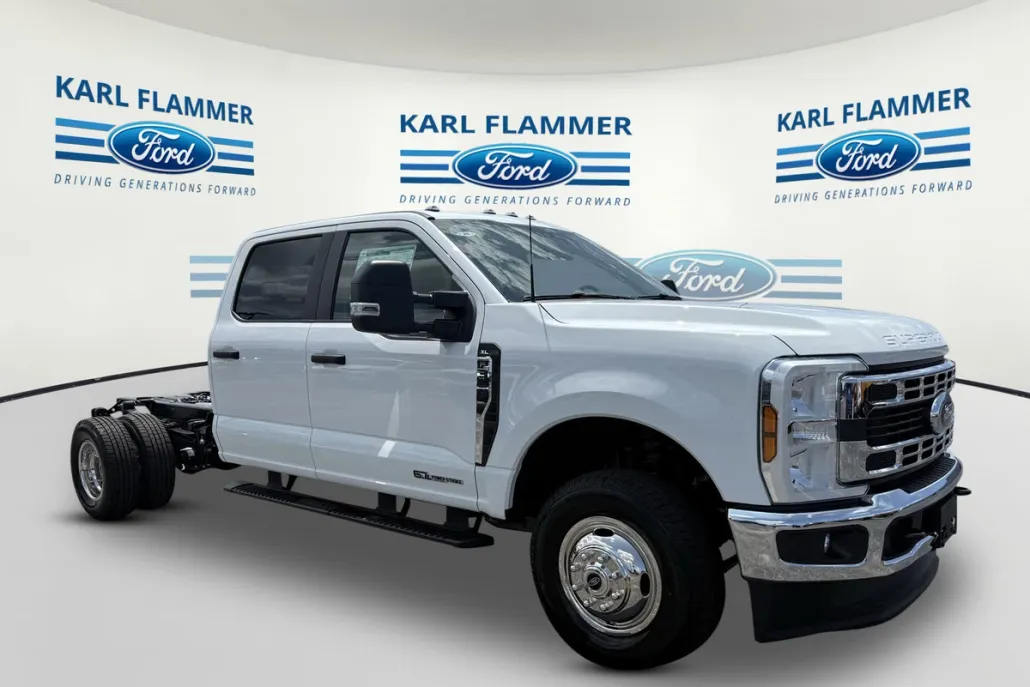 2025 Ford F-350 XL photo 1
