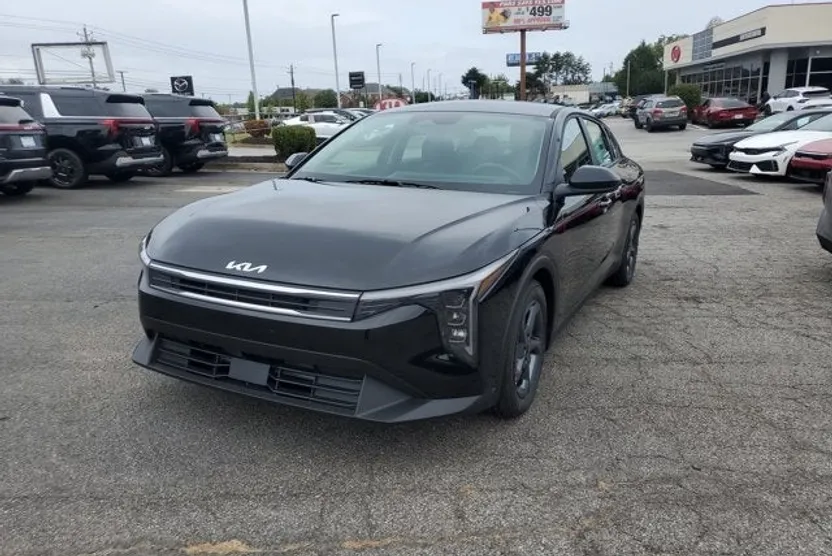 2025 Kia K4 LXS photo 1