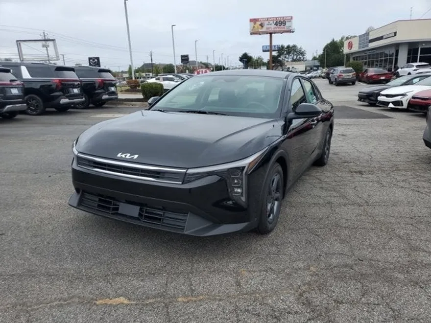 2025 Kia K4 LXS photo 1