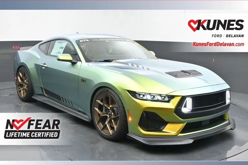 2025 Ford Mustang GT photo 1