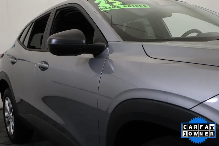 2025 Chevrolet Trax LS photo 1