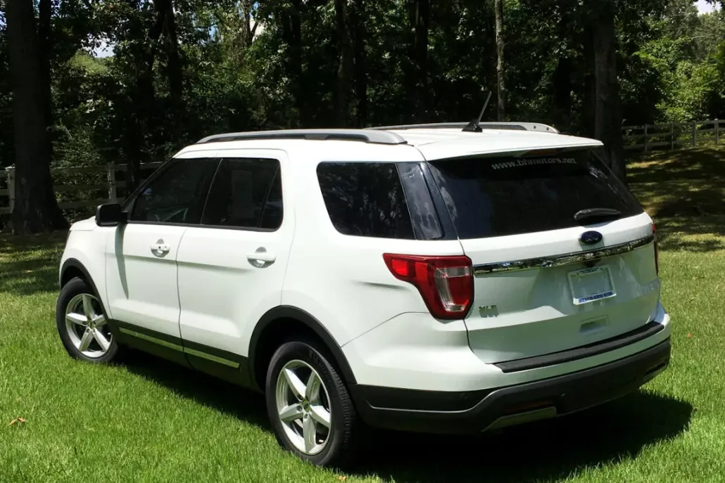2019 Ford Explorer XLT photo 1