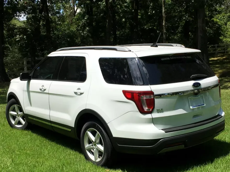 2019 Ford Explorer XLT photo 1