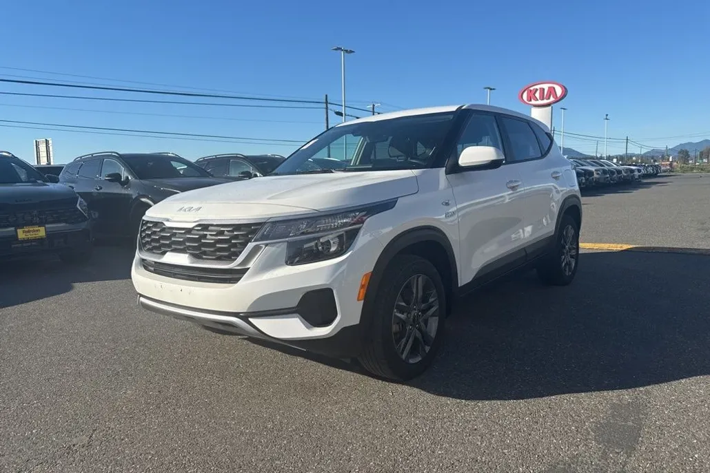 2023 Kia Seltos LX photo 1