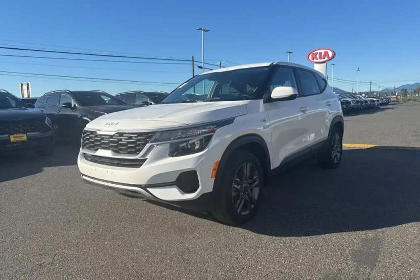 2023 Kia Seltos LX photo 1
