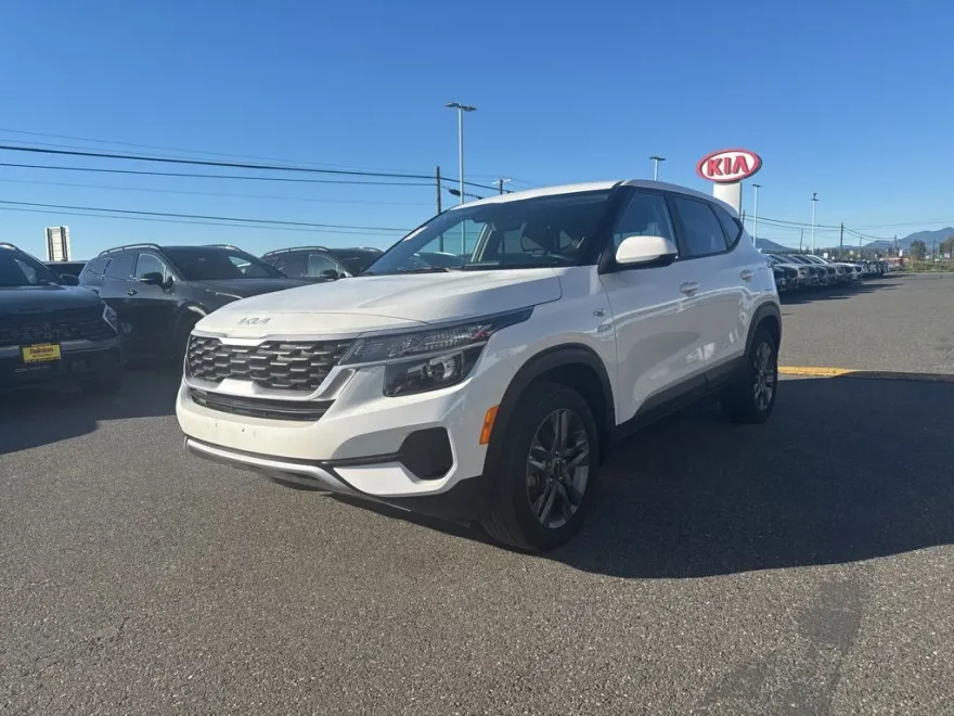 2023 Kia Seltos LX photo 1