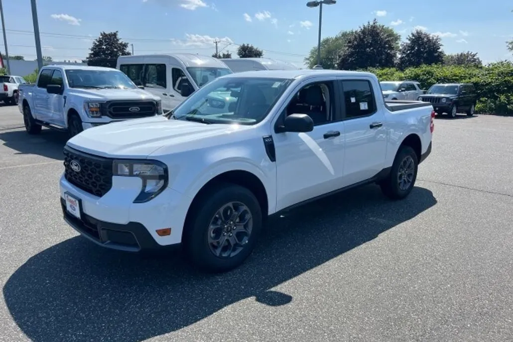 2025 Ford Maverick XLT photo 1