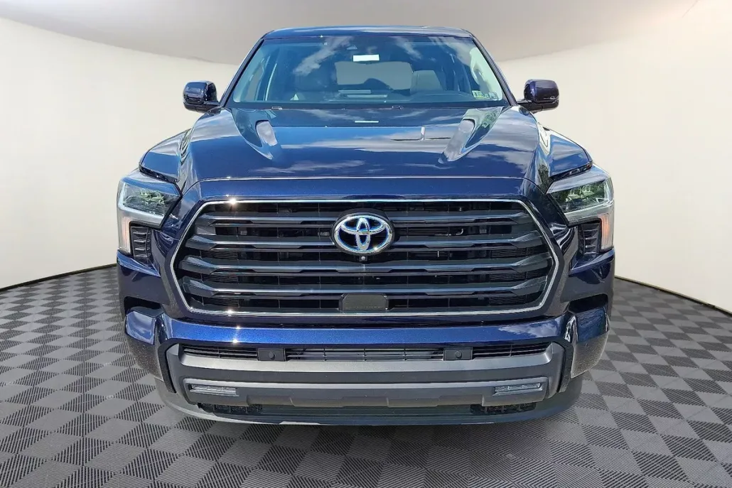 2024 Toyota Sequoia SR5 photo 1