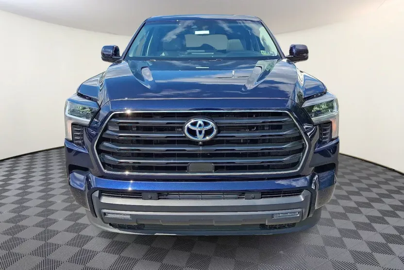 2024 Toyota Sequoia SR5 photo 1