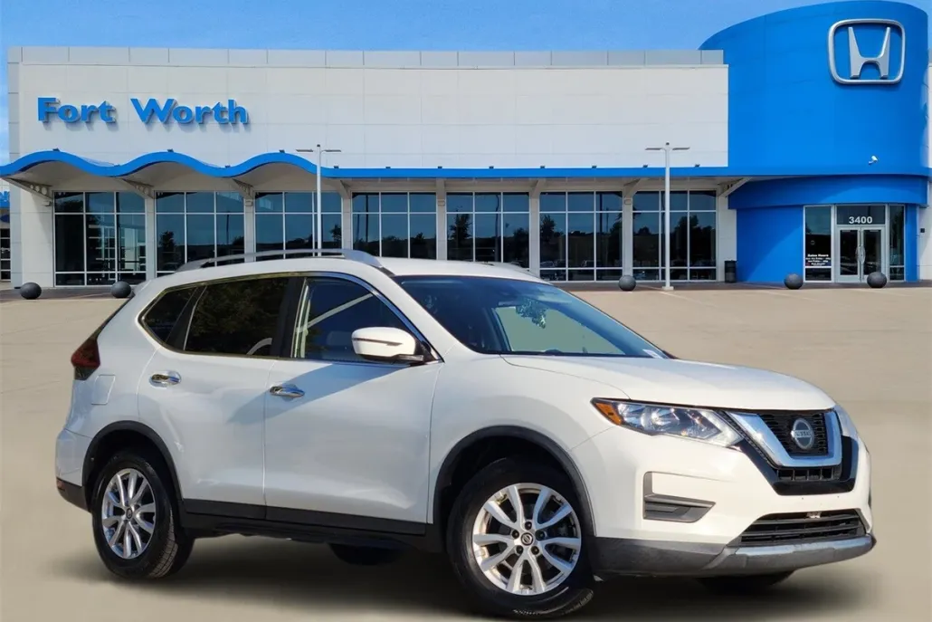 2019 Nissan Rogue SV photo 1