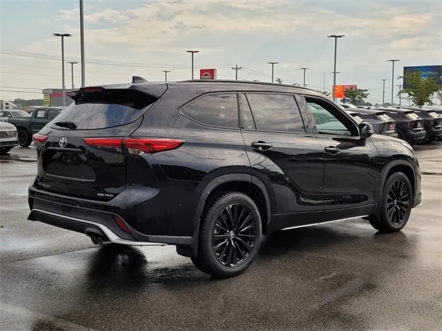 2023 Toyota Highlander XSE photo 1