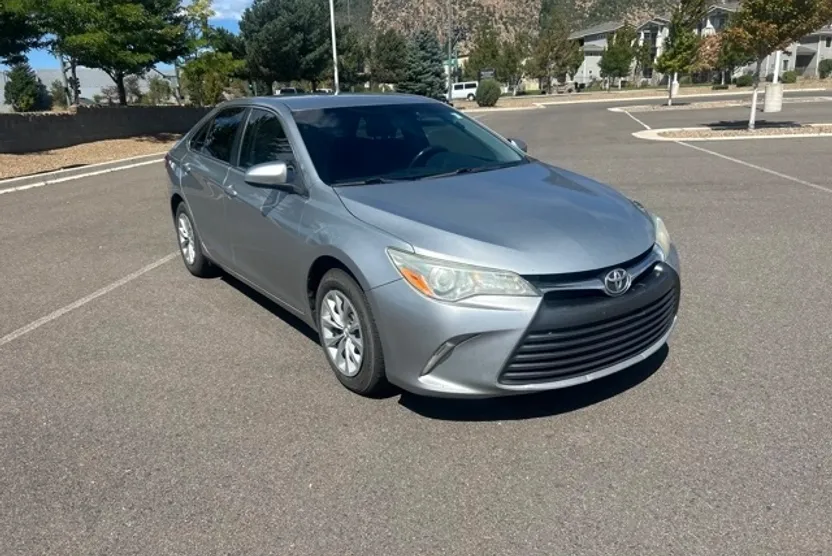 2016 Toyota Camry photo 1