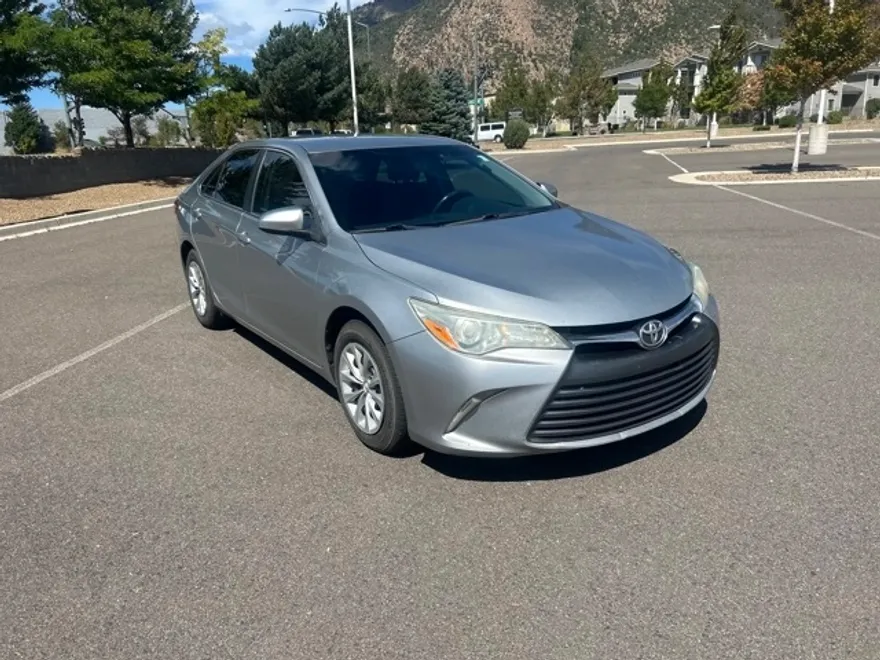 2016 Toyota Camry photo 1