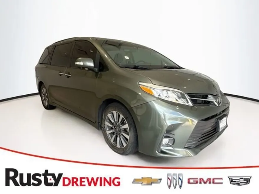 2020 Toyota Sienna XLE photo 1