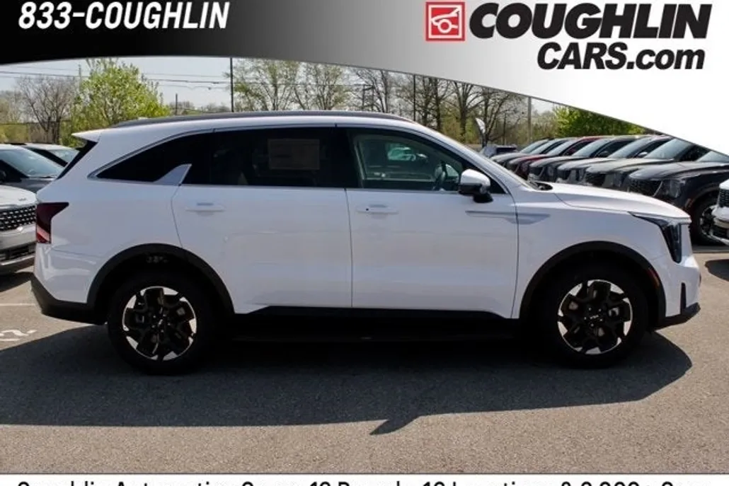 2025 Kia Sorento S photo 1