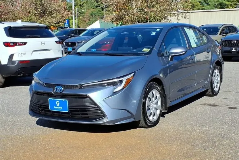 2025 Toyota Corolla Hybrid LE photo 1