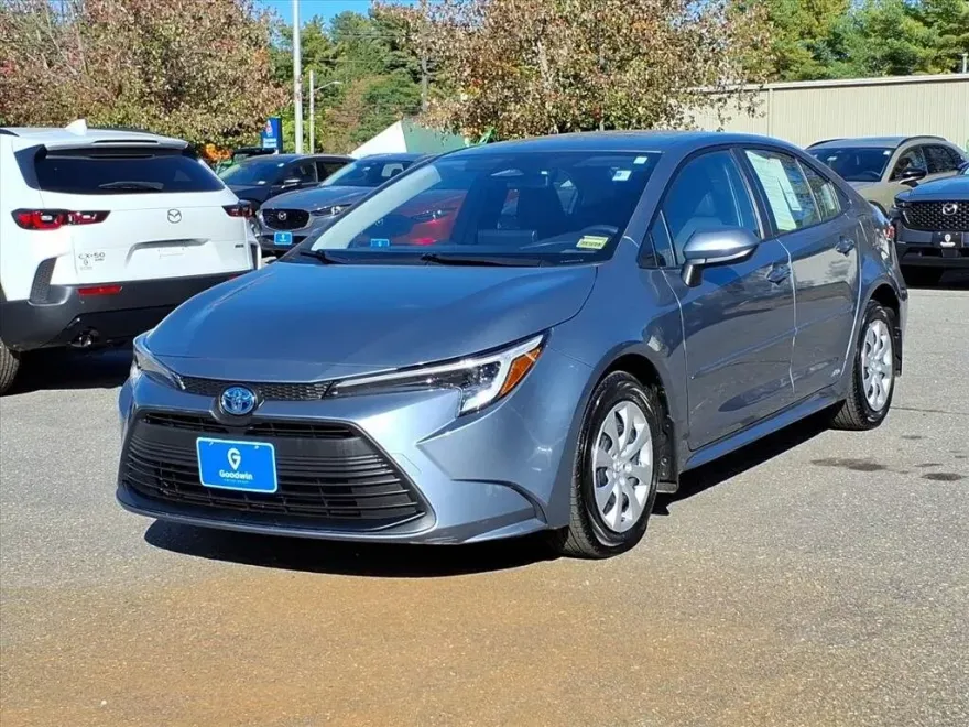 2025 Toyota Corolla Hybrid LE photo 1