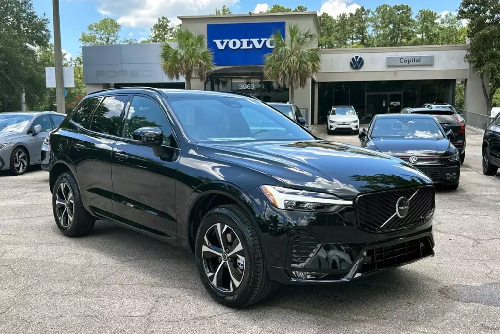2026 Volvo XC60 Core photo 1