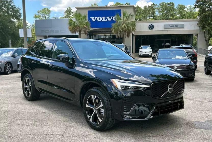 2026 Volvo XC60 Core photo 1