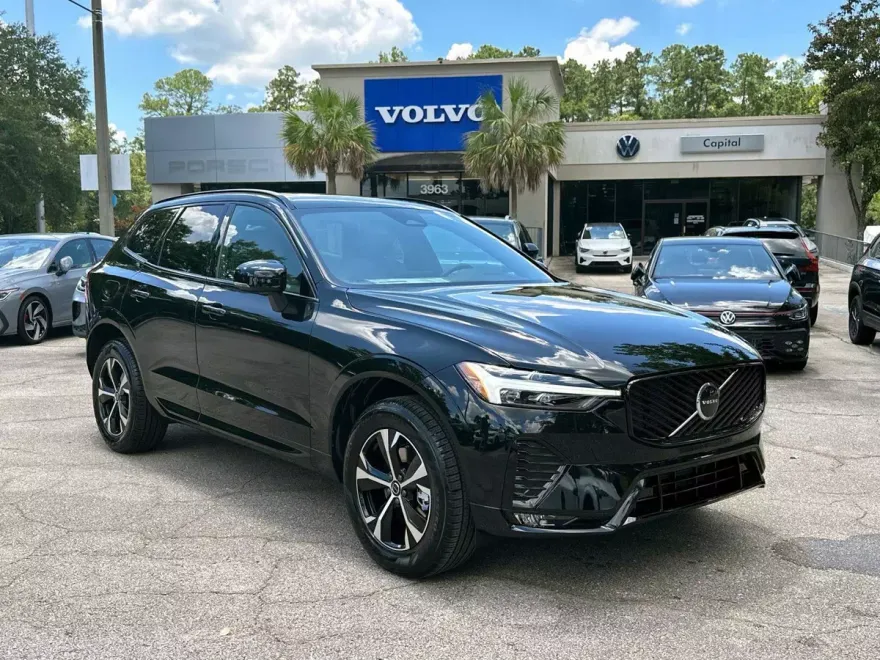 2026 Volvo XC60 Core photo 1