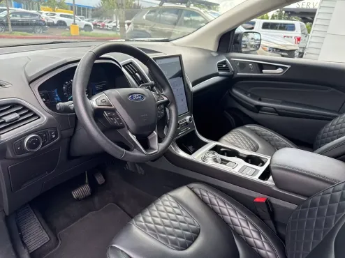 2024 Ford Edge Titanium photo 4