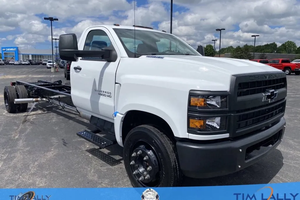 2023 Chevrolet Silverado 6500HD Work Truck photo 1
