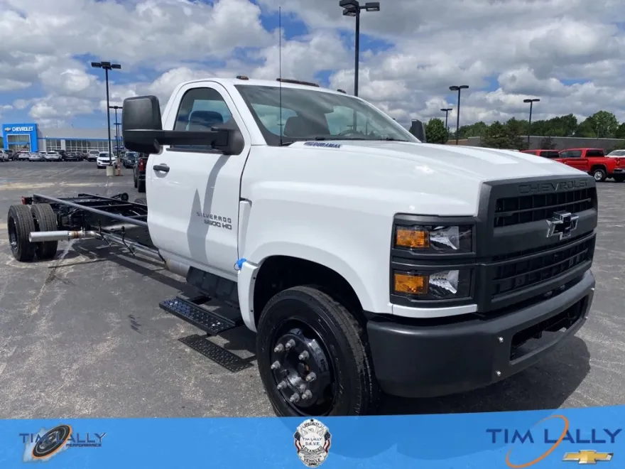 2023 Chevrolet Silverado 6500HD Work Truck photo 1