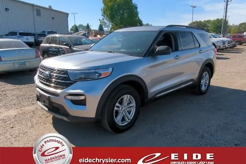 2023 Ford Explorer XLT photo 1