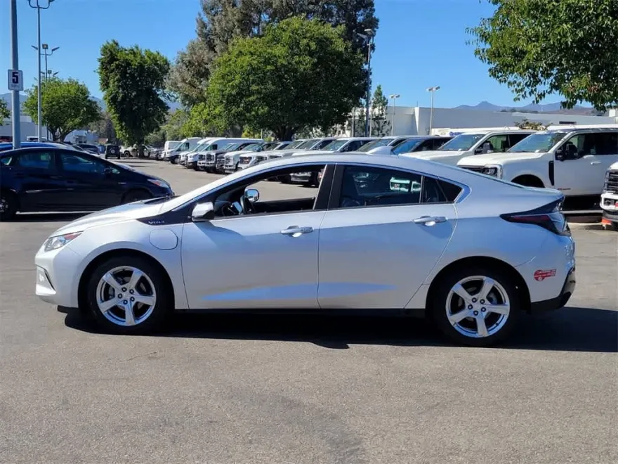 2017 Chevrolet Volt LT photo 1