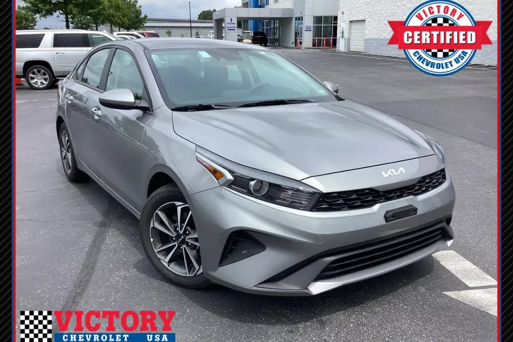 2023 Kia Forte LXS photo 1