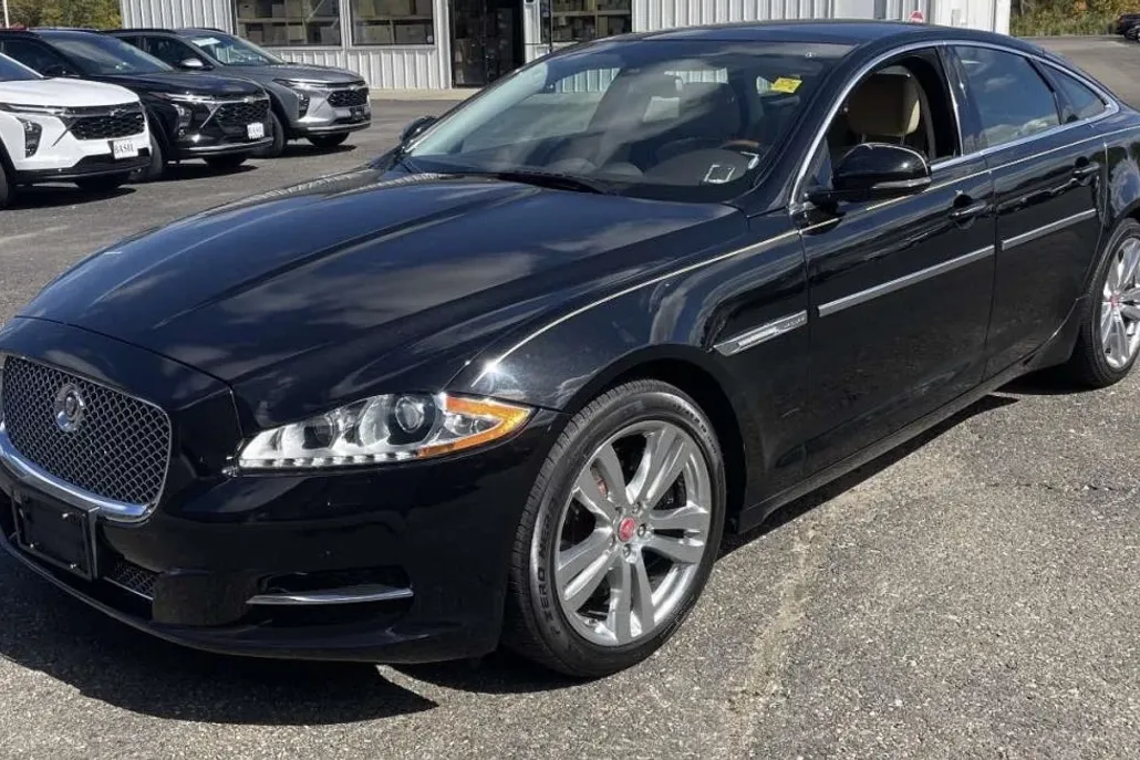 2014 Jaguar XJ photo 1