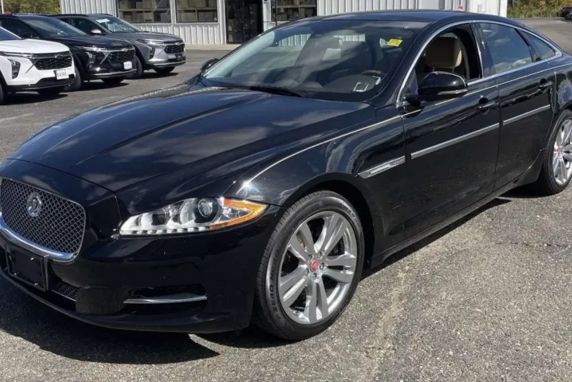 2014 Jaguar XJ photo 1
