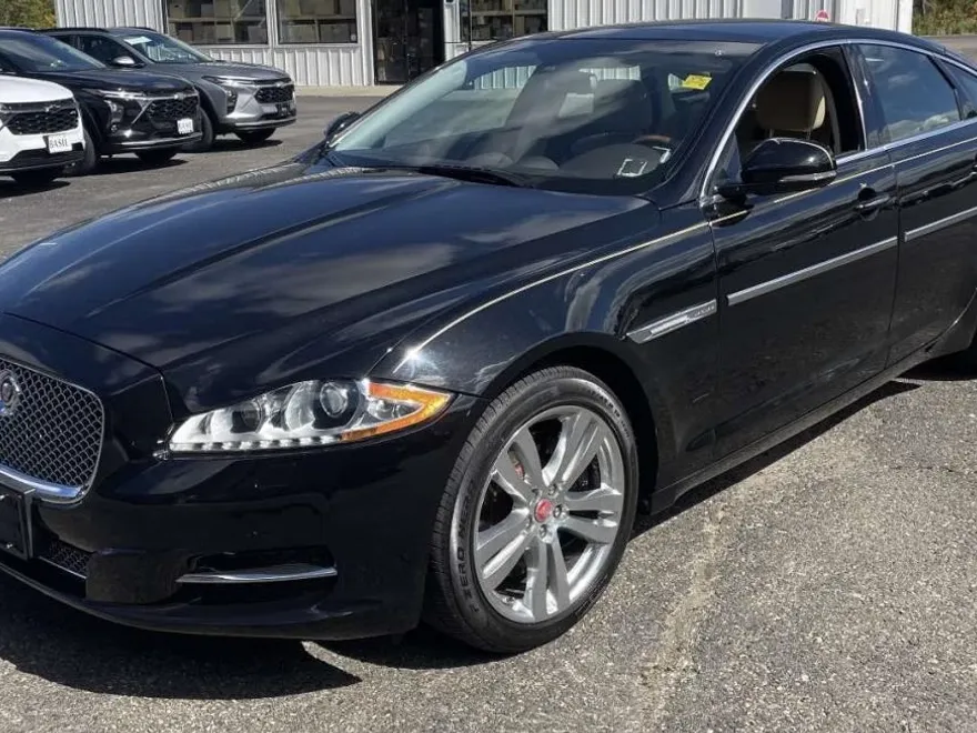 2014 Jaguar XJ photo 1
