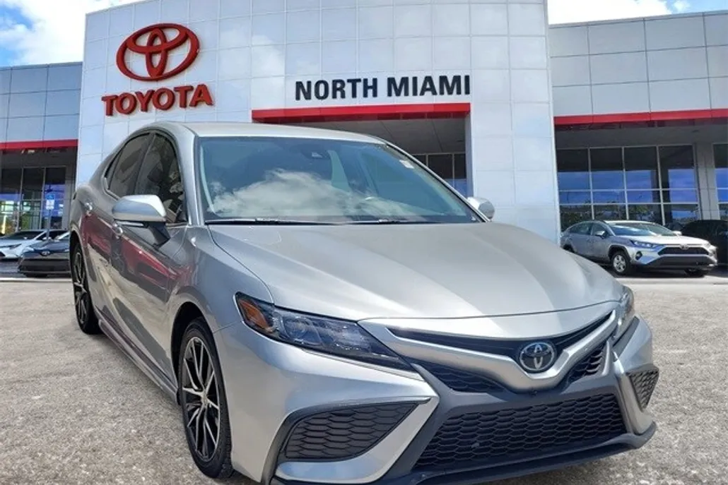 2023 Toyota Camry SE photo 1