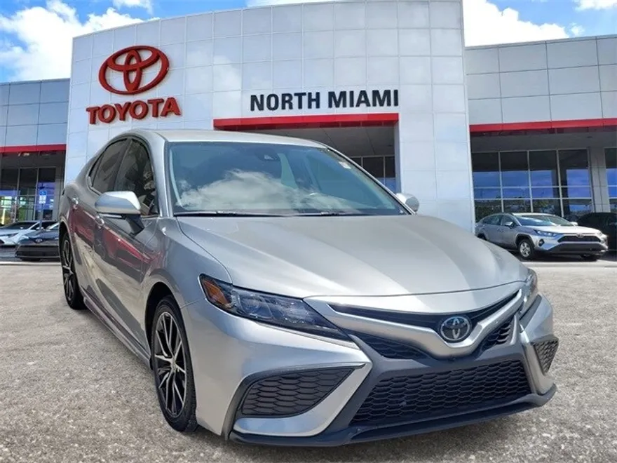 2023 Toyota Camry SE photo 1
