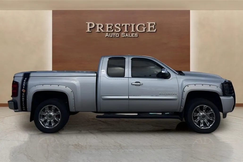 2011 Chevrolet Silverado 1500 LT photo 1